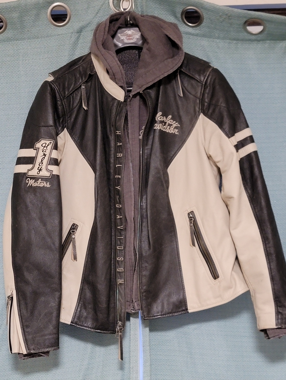 Harley Davidson Leather Jacket - Picture 3 of 8